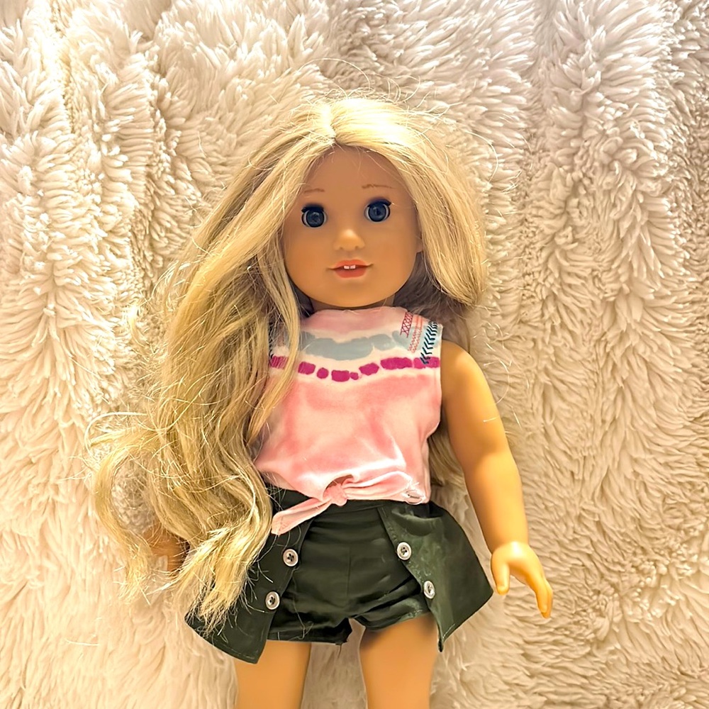 Kira American girl doll. good condition!